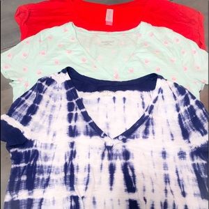 Comfy V-neck T-shirt Trio